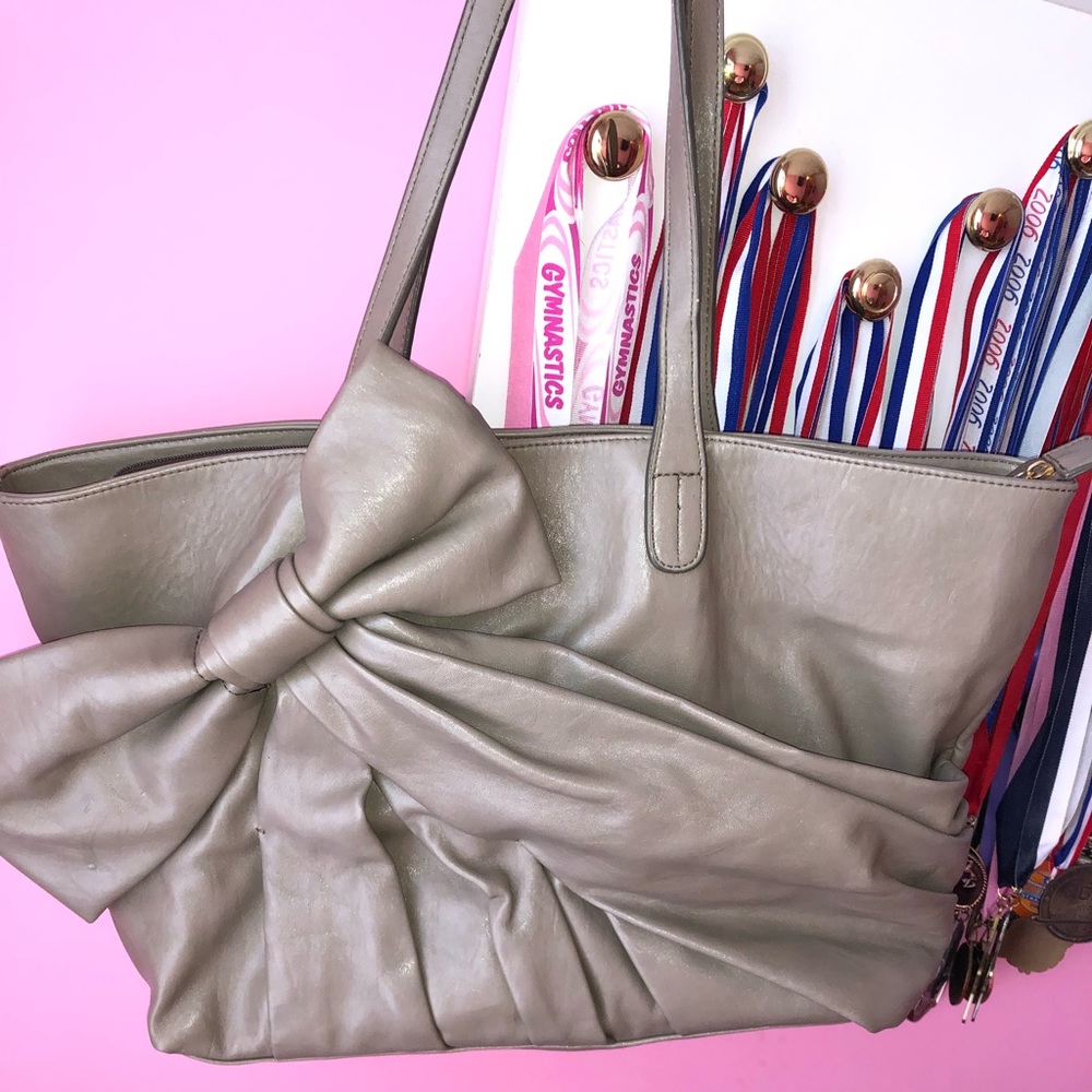 Cute Giant Bow Purse!